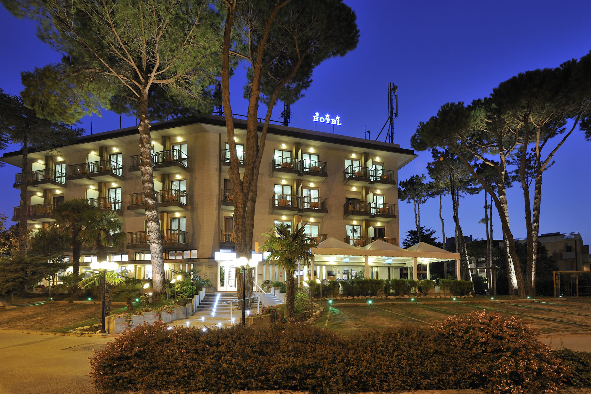 Hotel Vina De Mar Lignano Sabbiadoro Kültér fotó